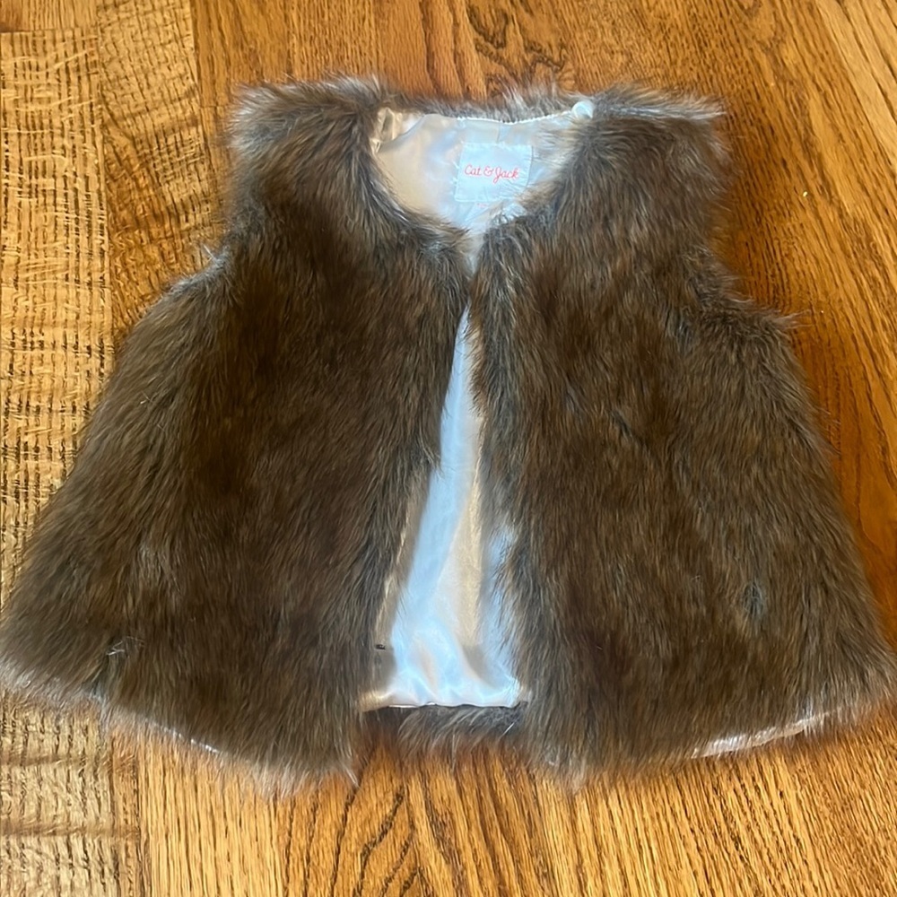 Cat & Jack Girl’s Tan Vest Size S (6/6X)